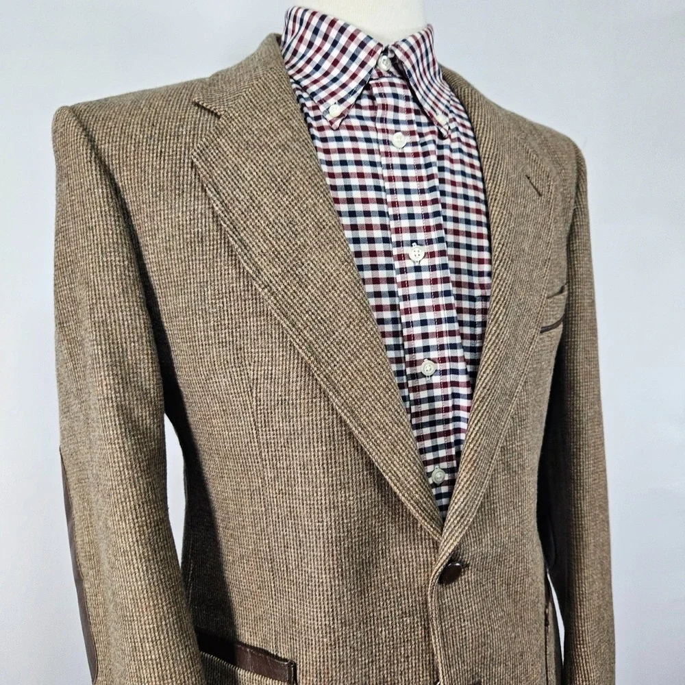 Men's Tweed Style Sport Coat Blazer Two Button Brown Wool Polyester Size 40R